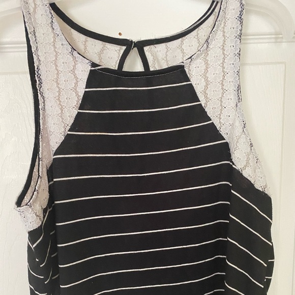 black and white tank - Picture 2 of 5